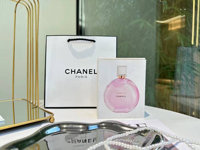 专柜品质 Chanel香奈儿粉色邂逅 想要变成一枚走路都带香的精致女孩 香水的选择真的hin重要 这些年我也囤了不少香水了 但能让我一直舍不得换的也就只有这款香